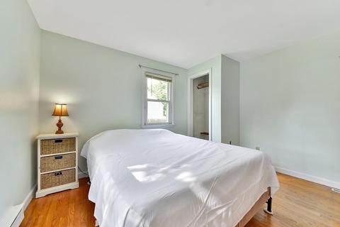 129 Hanson Dr, Springfield, MA 01128 photo 17