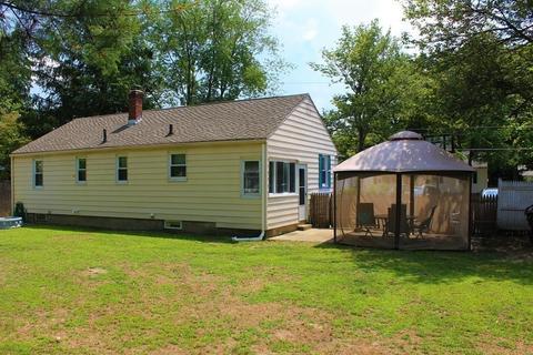 108 Cherokee Dr, Springfield, MA 01109 photo 6