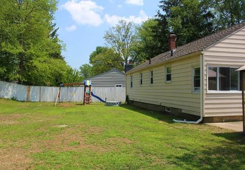 108 Cherokee Dr, Springfield, MA 01109 photo 5