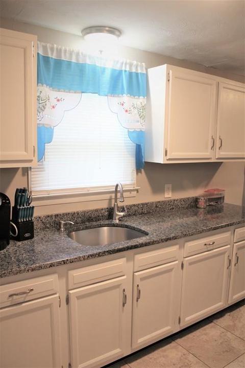 108 Cherokee Dr, Springfield, MA 01109 photo 24