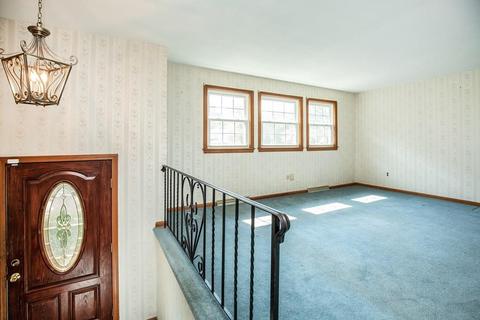 45 Track Rd, Reading, MA 01867 photo 4