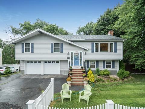 1050 Main St, Reading, MA 01867 photo 1