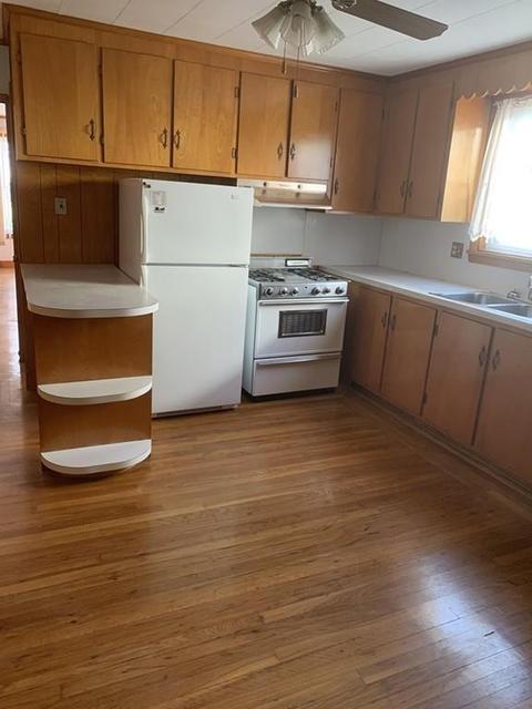 657 Birch St, Fall River, MA 02724 photo 2