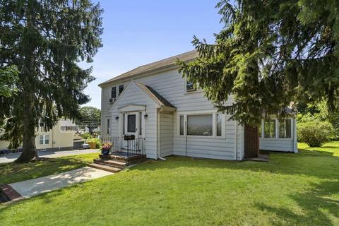28 Maple St, Stoneham, MA 02180 photo 2