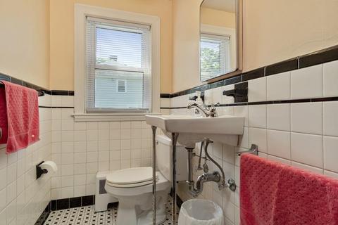 28 Maple St, Stoneham, MA 02180 photo 11