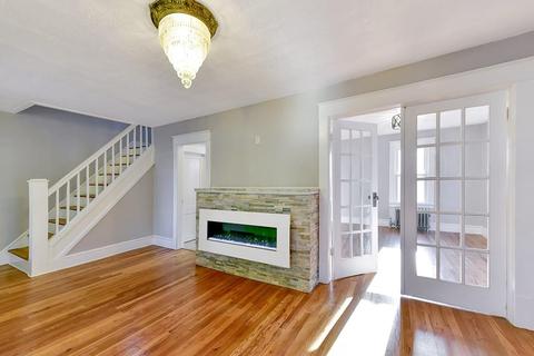 8 Redlands St, Springfield, MA 01104 photo 15