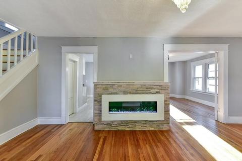 8 Redlands St, Springfield, MA 01104 photo 13