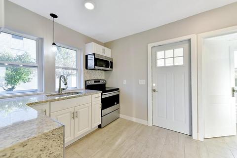 8 Redlands St, Springfield, MA 01104 photo 20