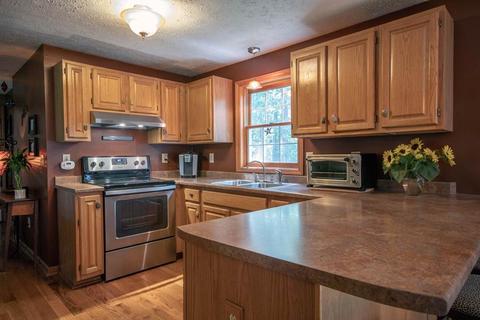 11 Anna Cir, Derry, NH 03038 photo 10