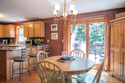 11 Anna Cir, Derry, NH 03038 photo 9