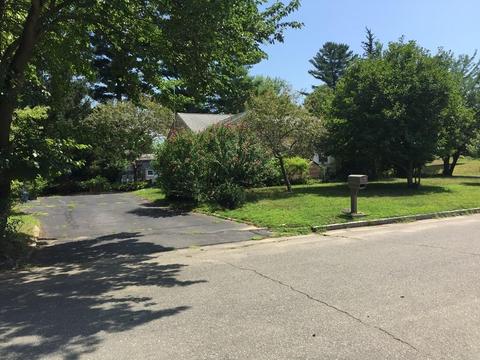 33 Delano Dr, Springfield, MA 01129 photo 2