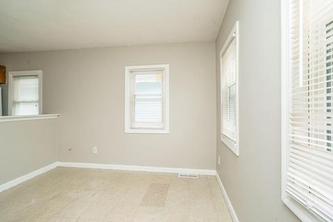 16 Collins St, Springfield, MA 01109 photo 7