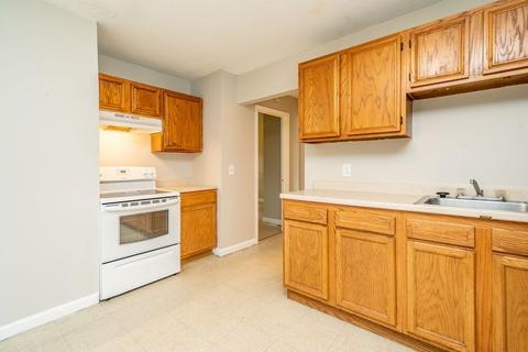 16 Collins St, Springfield, MA 01109 photo 4