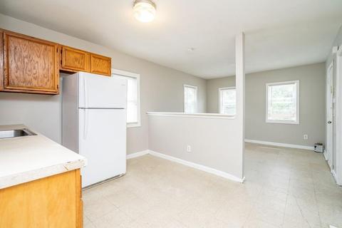 16 Collins St, Springfield, MA 01109 photo 3