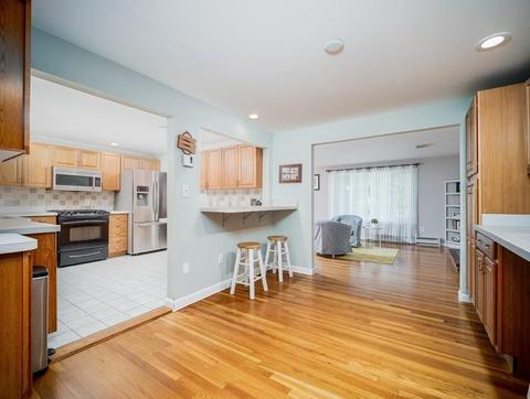 80 Laurel Ln, Raynham, MA 02767 photo 5