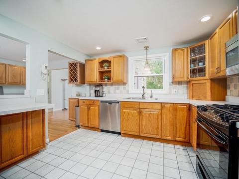 80 Laurel Ln, Raynham, MA 02767 photo 7