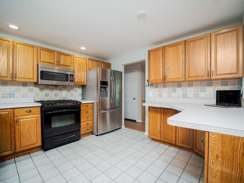 80 Laurel Ln, Raynham, MA 02767 photo 6