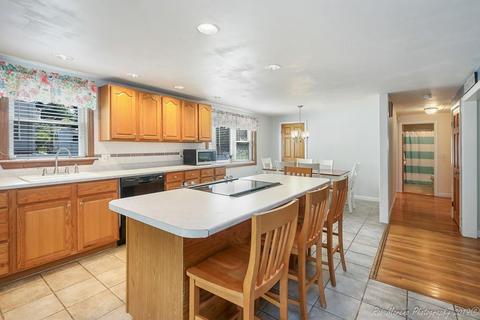 1 Taylor St, Georgetown, MA 01833 photo 2