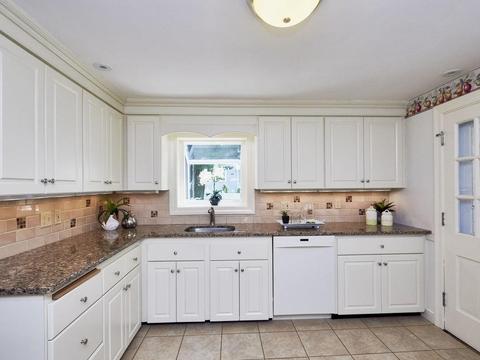 32 Bennington St, Needham, MA 02494 photo 4