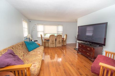 97 Barre St, Springfield, MA 01119 photo 3