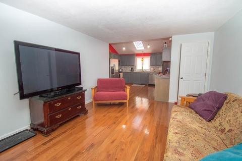 97 Barre St, Springfield, MA 01119 photo 2