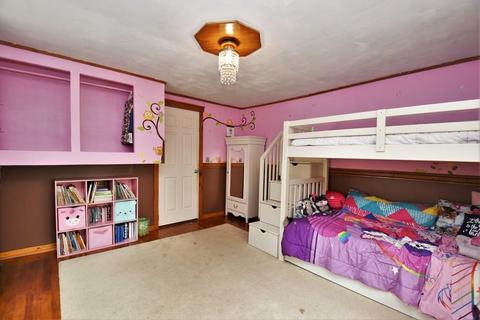 103 Locust Ave, Worcester, MA 01604 photo 12