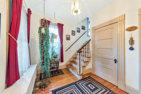 18 Washington Rd, Springfield, MA 01108 photo 2