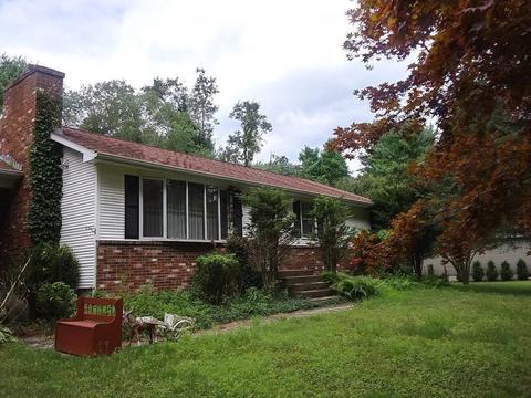 376 Thompson Rd, Webster, MA 01570 photo 2