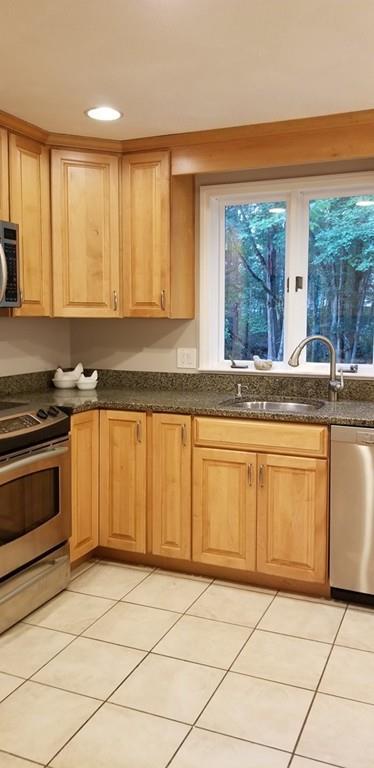 60 Flanagan Dr, Framingham, MA 01701 photo 11