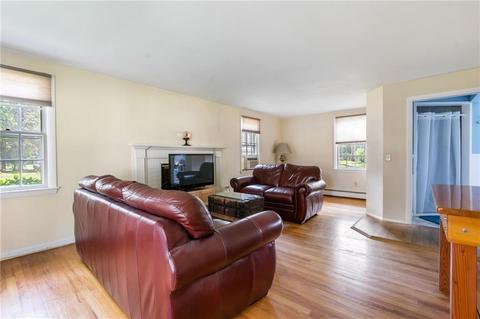 399 Red Chimney Dr, Warwick, RI 02886 photo 6