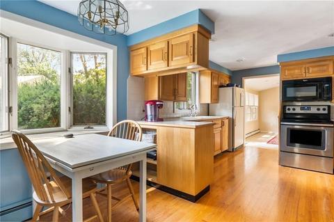 399 Red Chimney Dr, Warwick, RI 02886 photo 9