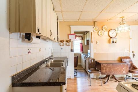 96 Johnson St, Springfield, MA 01108 photo 4