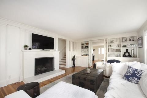 8 Merrill St, Hingham, MA 02043 photo 2