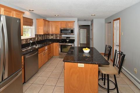 68 Broadleaf Cir, Suffield, CT 06093 photo 13