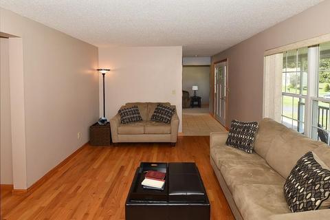 68 Broadleaf Cir, Suffield, CT 06093 photo 8