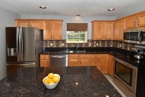 68 Broadleaf Cir, Suffield, CT 06093 photo 15