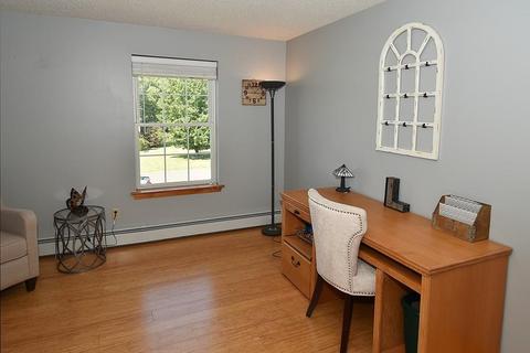 68 Broadleaf Cir, Suffield, CT 06093 photo 27