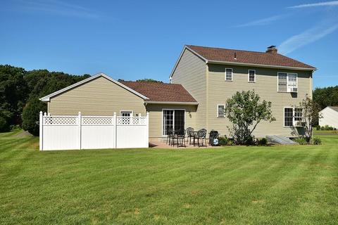 68 Broadleaf Cir, Suffield, CT 06093 photo 4