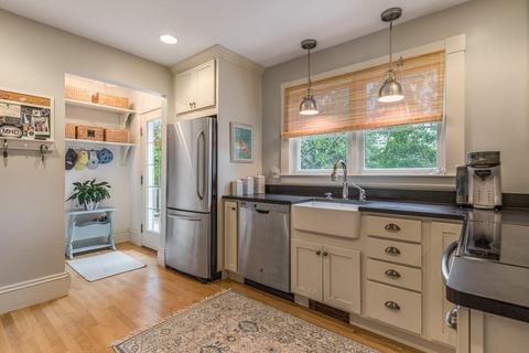 17 Lattimer St, Marblehead, MA 01945 photo 5
