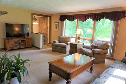 8 William St, Sutton, MA 01590 photo 4