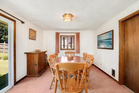 2 Sycamore St, Danvers, MA 01923 photo 10