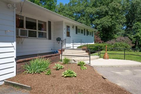 38 Jonathan St, Gardner, MA 01440 photo 3