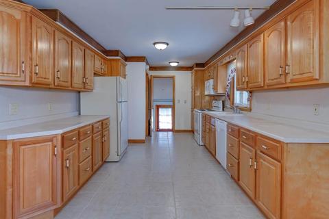 38 Jonathan St, Gardner, MA 01440 photo 11