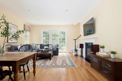 111 Crest Rd, Wellesley, MA 02482 photo 2