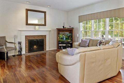 24 Overlook Dr E, Framingham, MA 01701 photo 9
