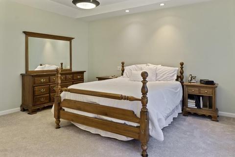 24 Overlook Dr E, Framingham, MA 01701 photo 18