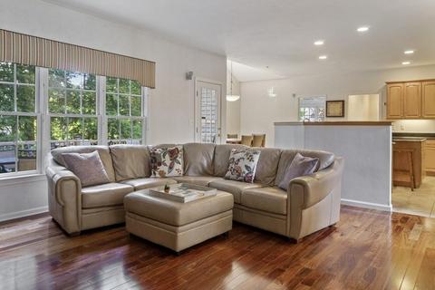24 Overlook Dr E, Framingham, MA 01701 photo 10