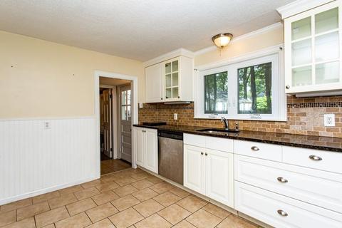 1245 Bradley Rd, Springfield, MA 01118 photo 9
