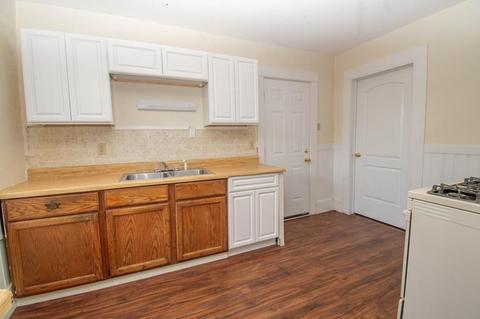 90 Marsden St, Springfield, MA 01109 photo 4