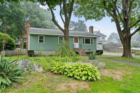 7 Locust St, Beverly, MA 01915 photo 2